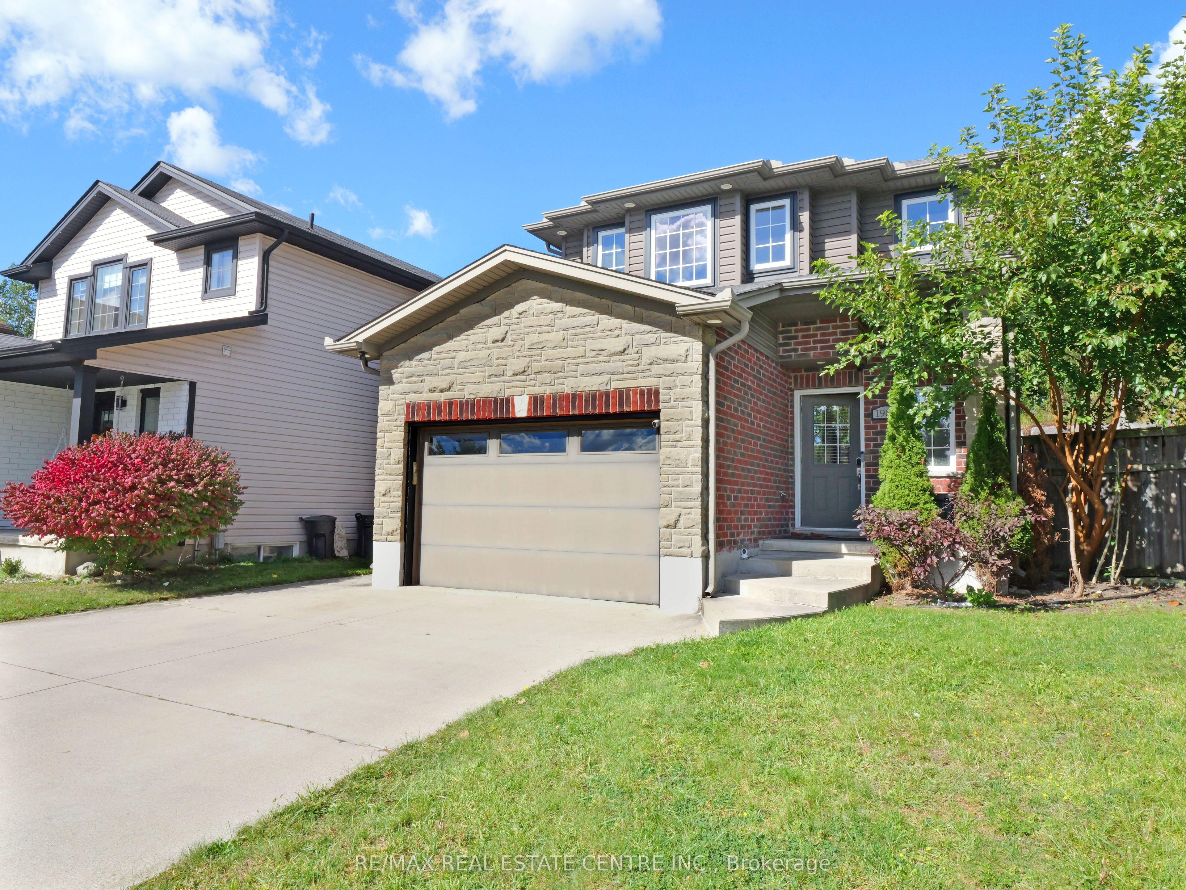 1984 Frederick Crescent — photo 1