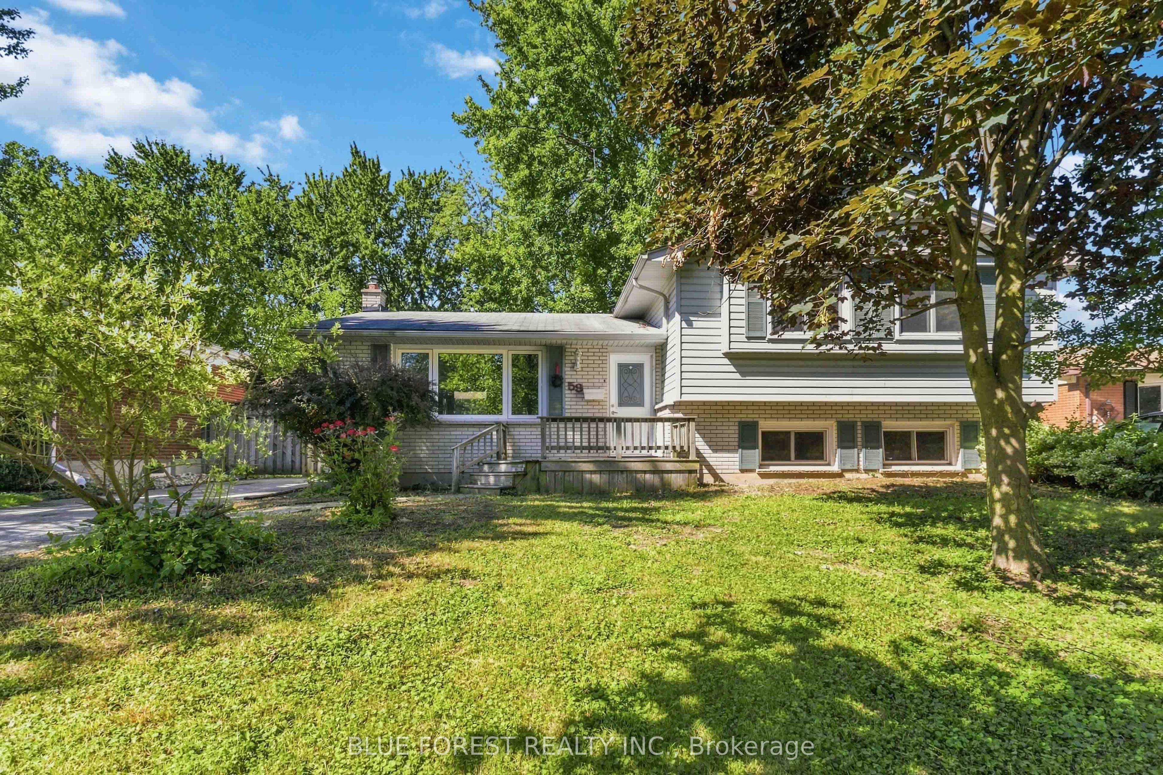 59 Scotchpine Crescent — photo 1