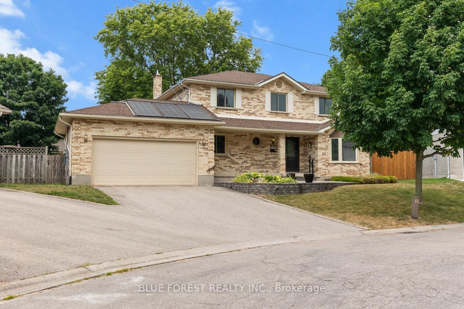 935 Country Club Place — photo 1