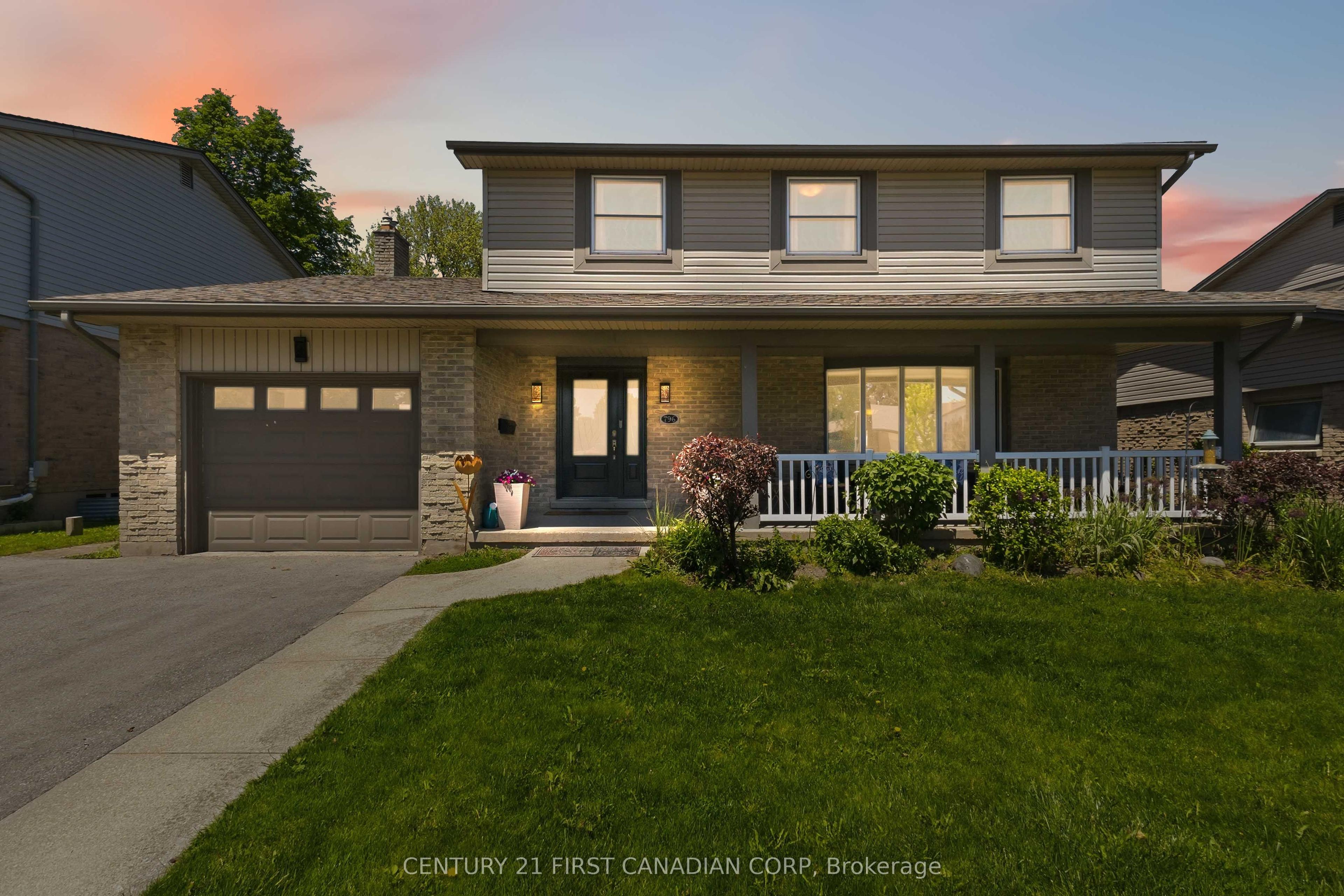 796 Viscount Road — photo 1