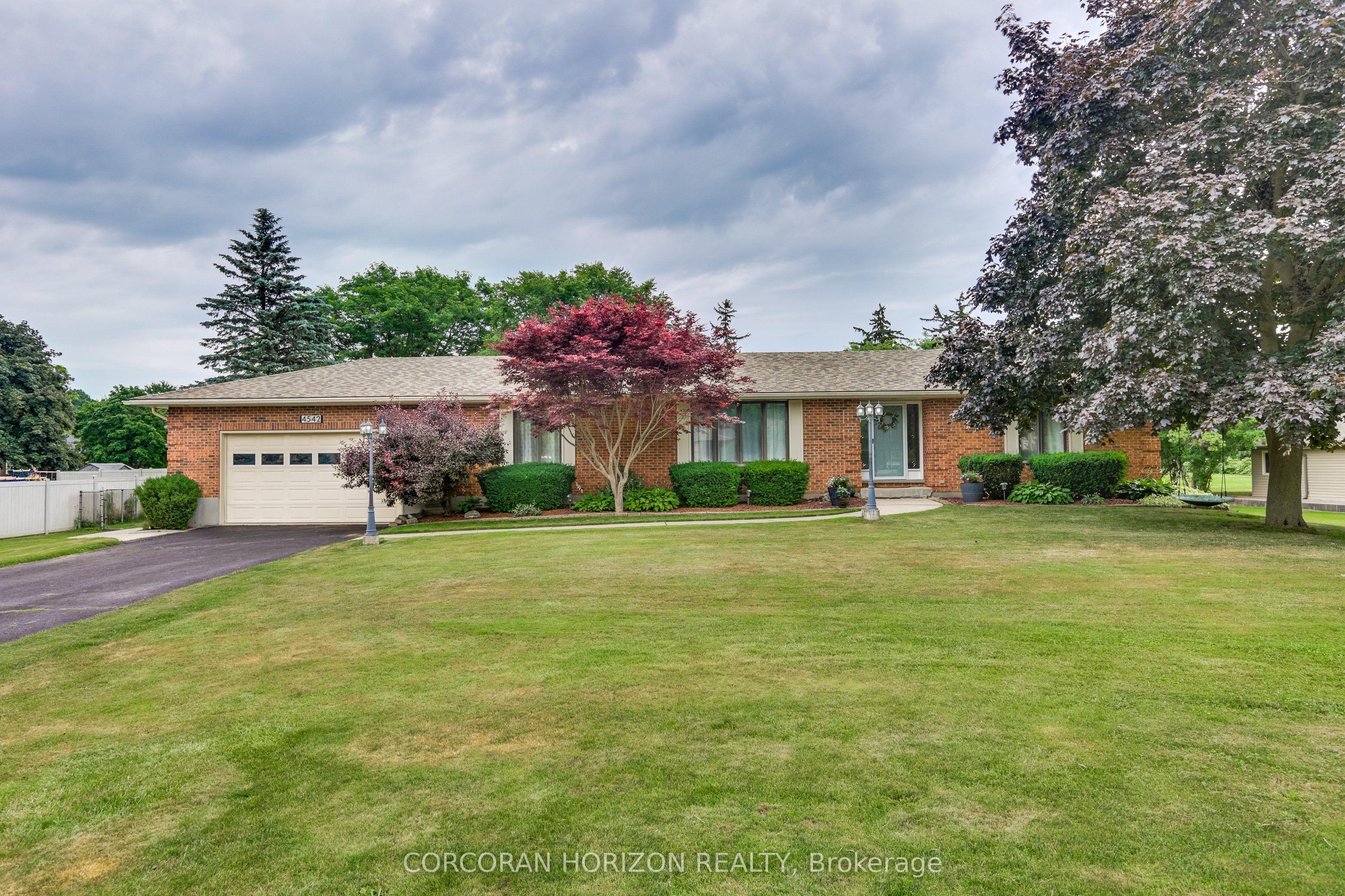 4542 Avenue Road — photo 1