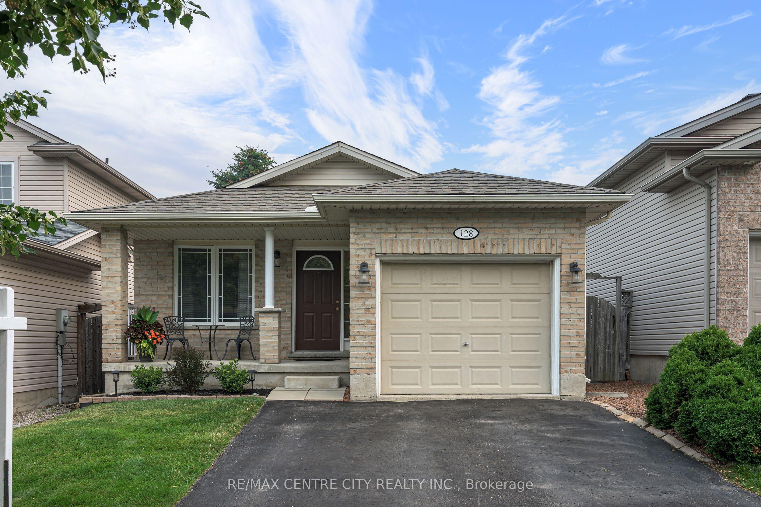 128 Crimson Crescent — photo 1