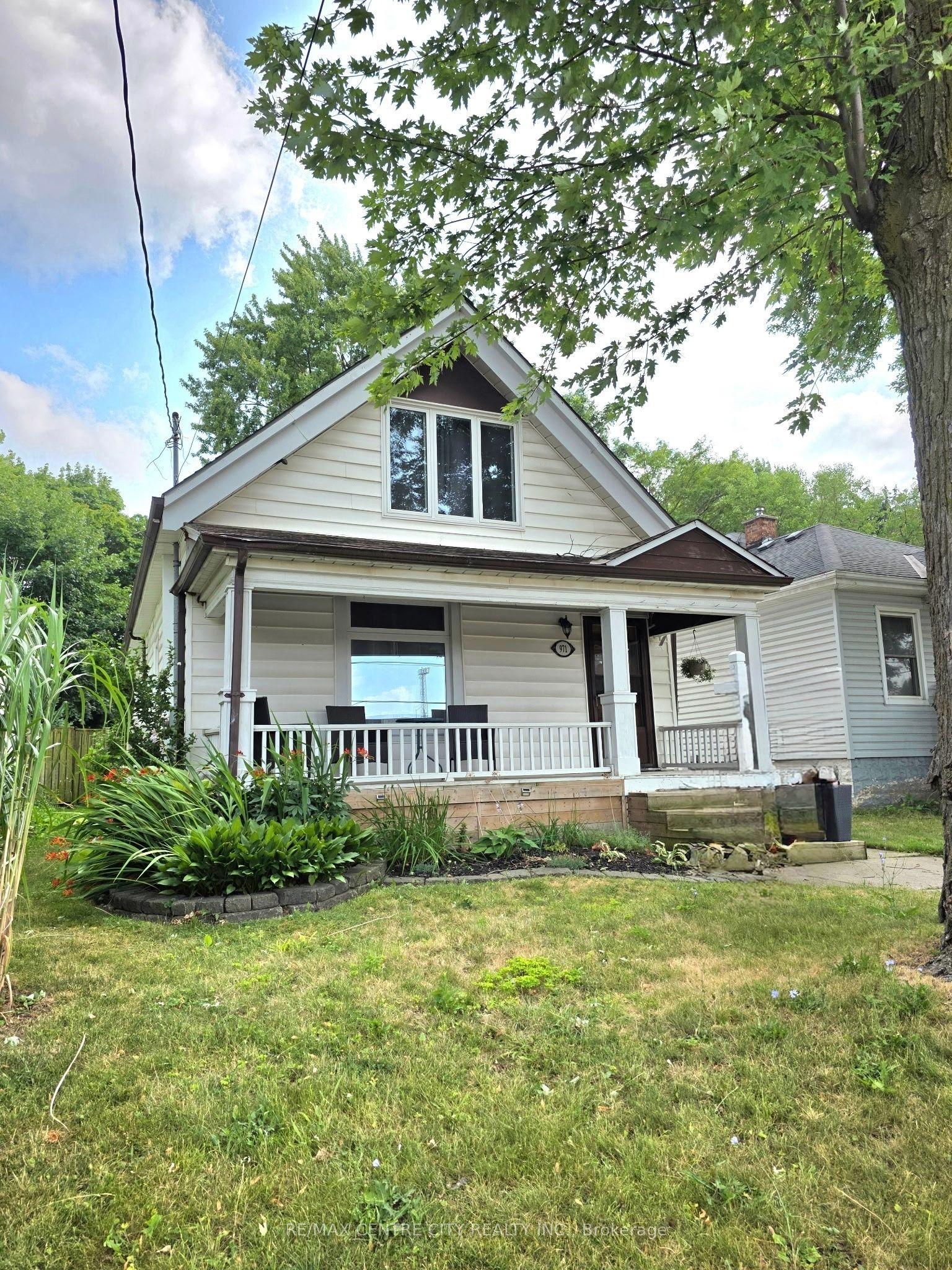 971 Elias Street — photo 1