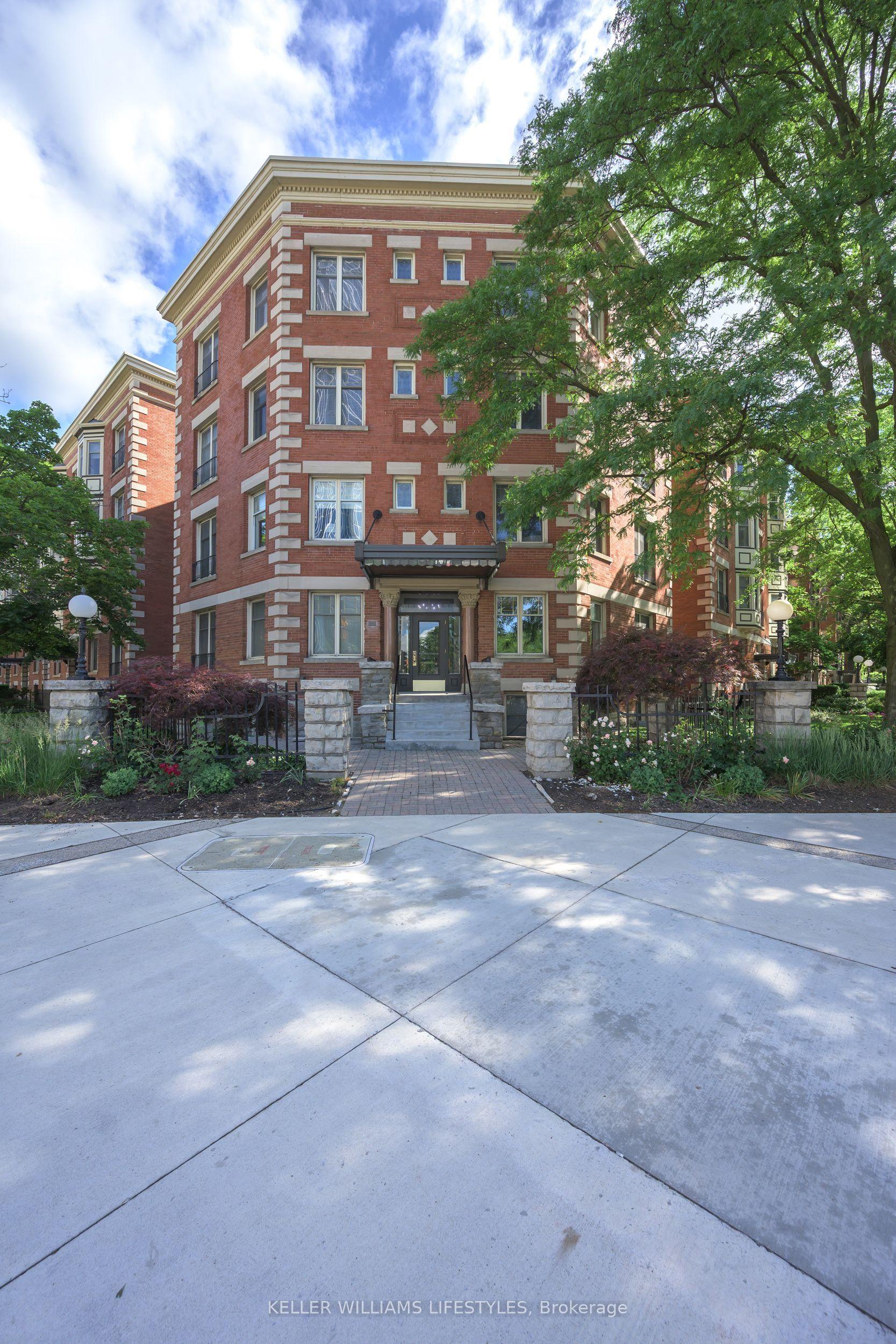 460 Wellington Street, Unit 205 — photo 1