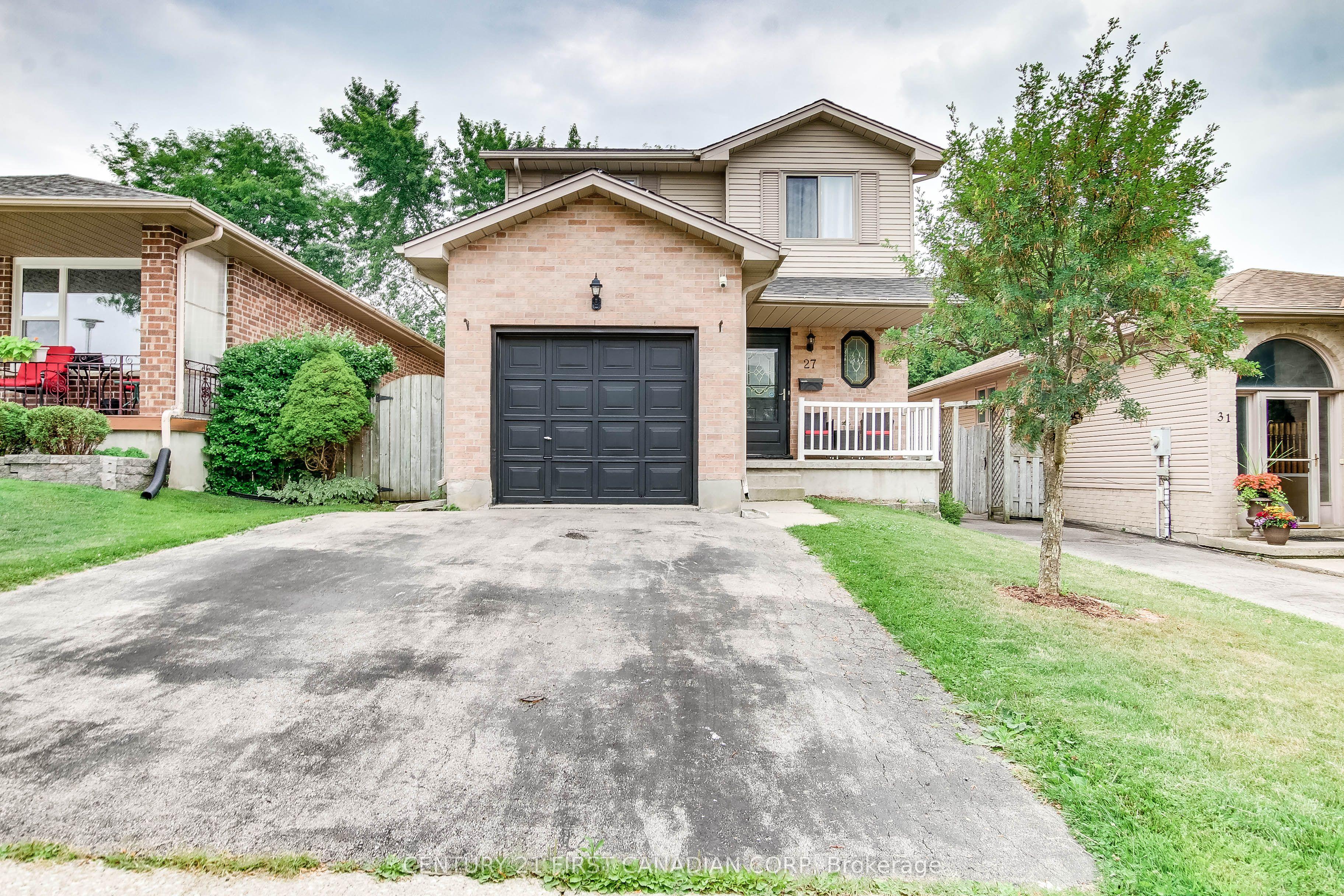 27 Gerald Crescent — photo 1