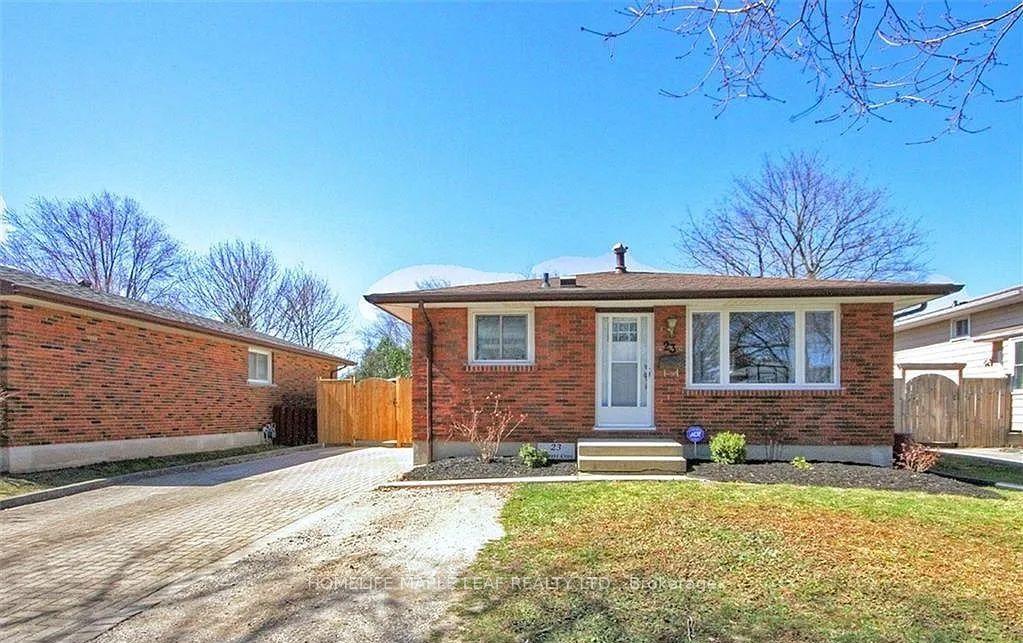 23 Barrett Crescent — photo 1