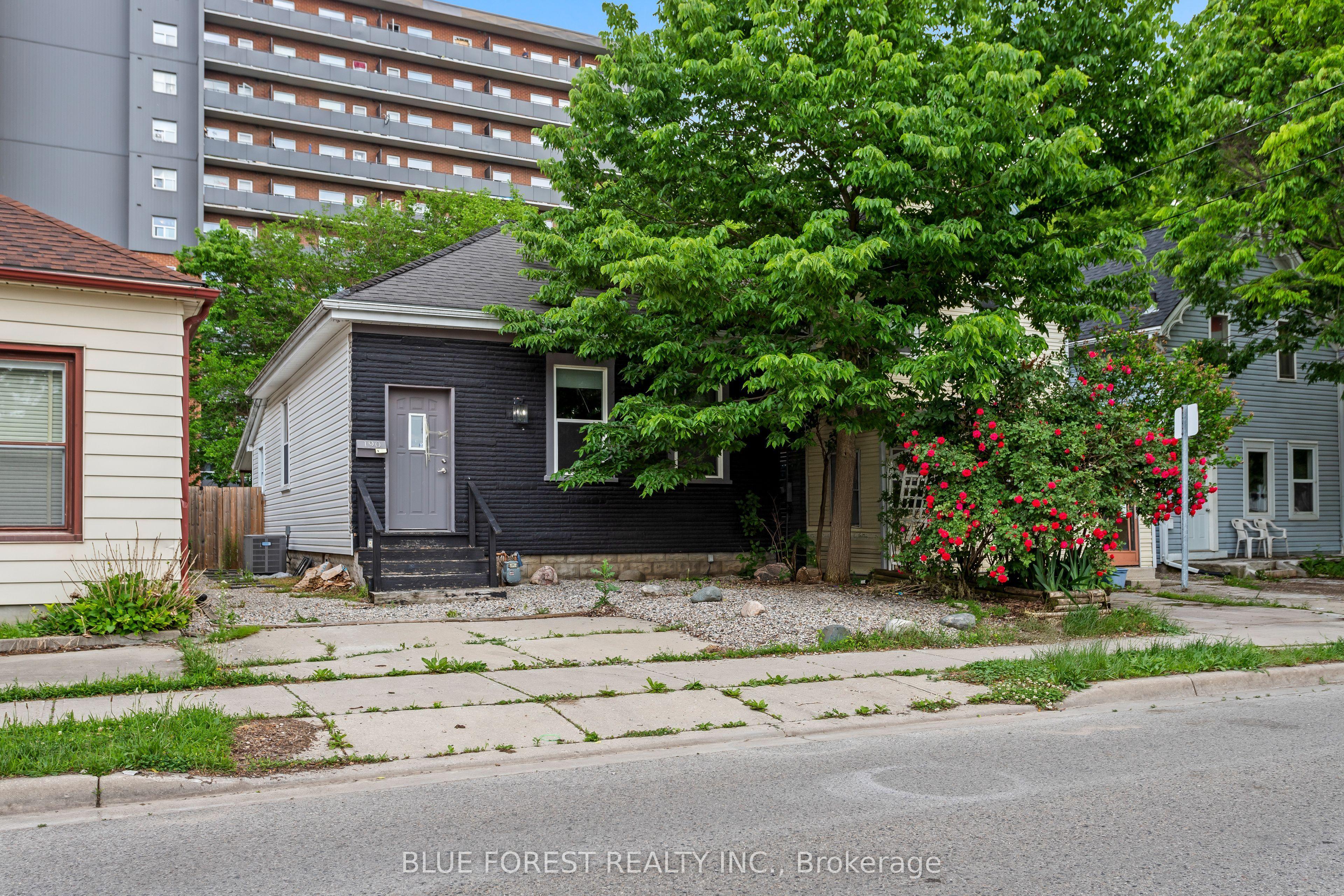 190 Clarence Street — photo 1