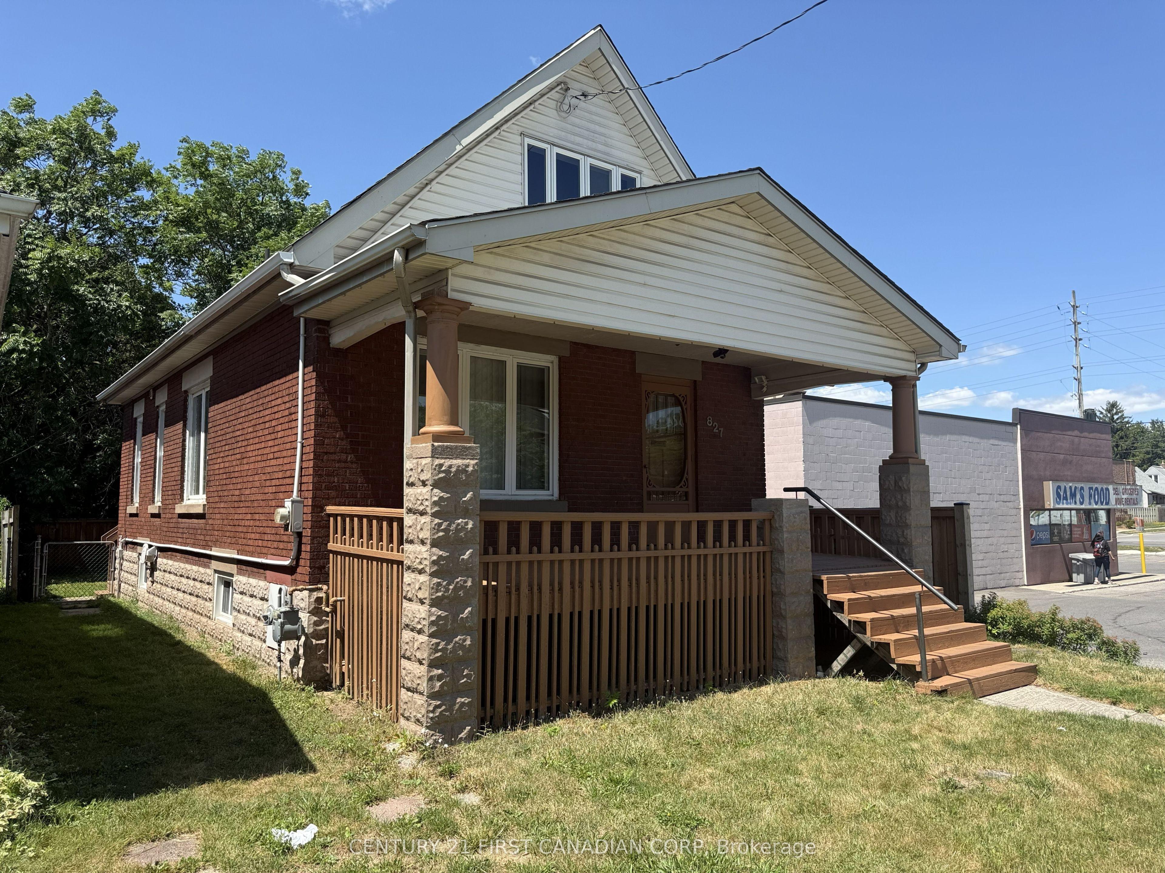 827 Quebec Street — photo 1