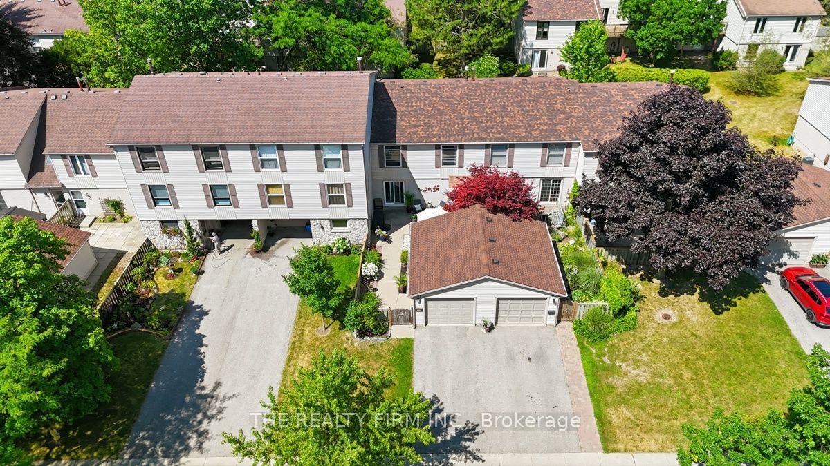 905 Dalhousie Drive — photo 1