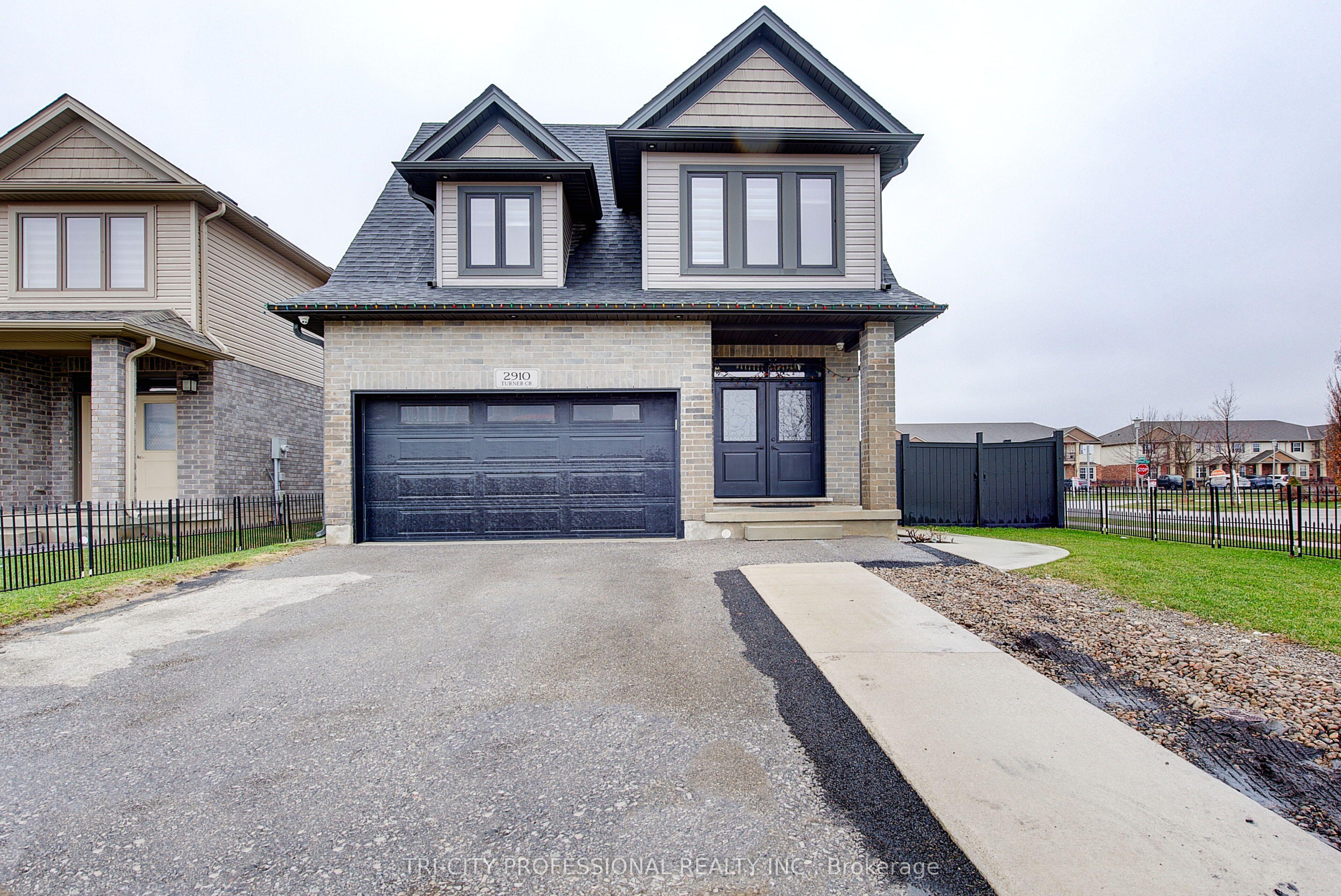 2910 Turner Crescent — photo 1